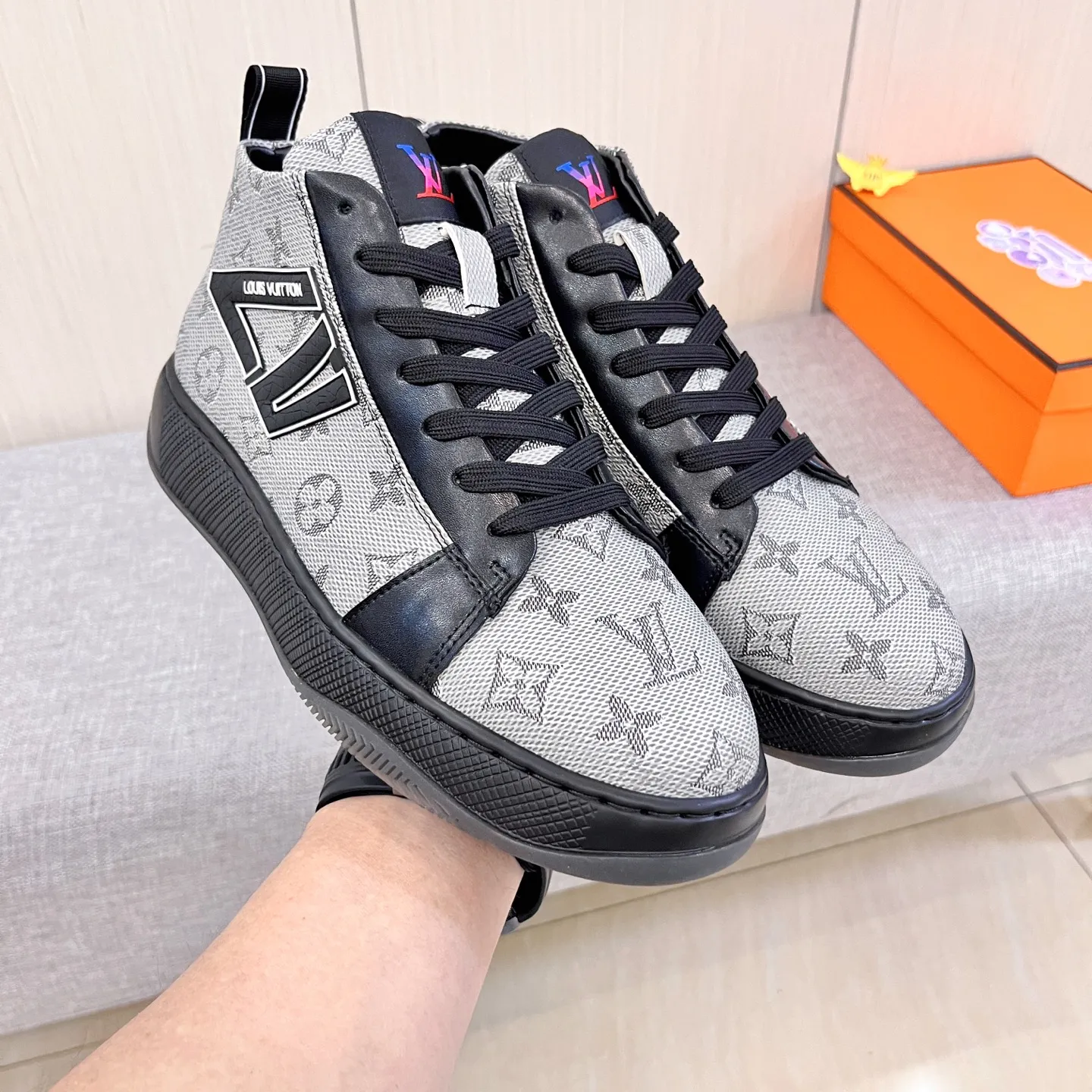 Men's shoes 💰 460 men's shoes 💰 [ LV ] 🔥 Louis Vuitton, high-end men's shoes brand official website 1:1 latest masterpiece: uppers are made of Italian imported first-layer cowhide with comfortable and breathable lining ➕ original non-slip and wear-resistant outsole 🔥, making walking more convenient and comfortable! An exclusive new model, a stunning work, a beautiful 1:1 replica [color] compared to the official quality! Create a fashionable personality to set off your uniqueness! A must-have for trendy men! Classic 🔥Size: 38-44 Color: 🔥 3⃣️colors available🔥.